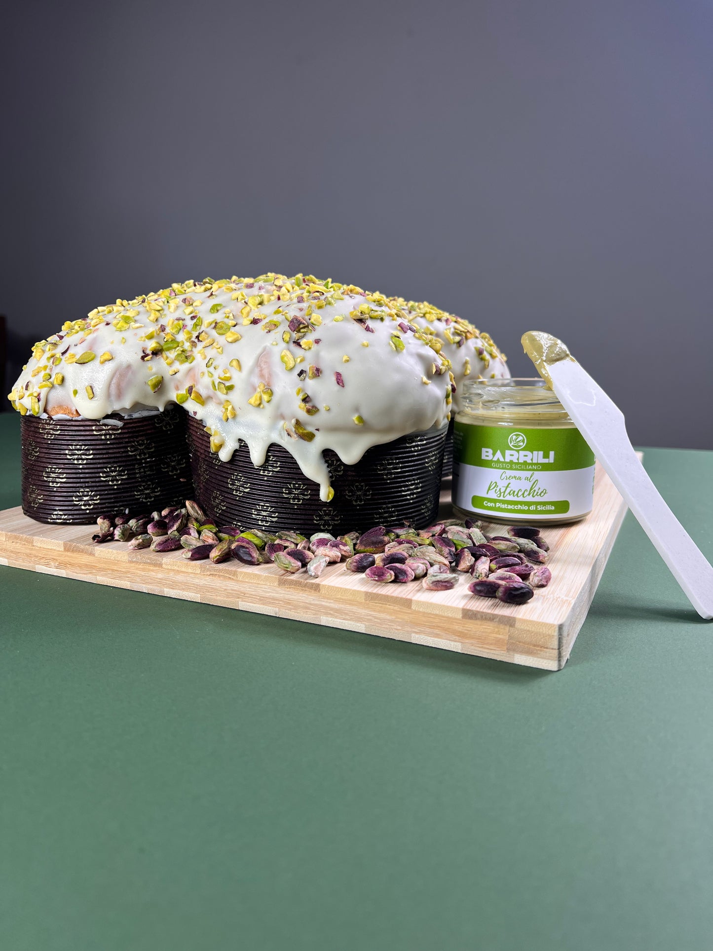 Colomba artigianale al pistacchio con vasetto di crema al pistacchio